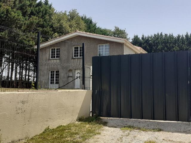 Maison 260 M2 avec dépendance et garage sur 4034 M2