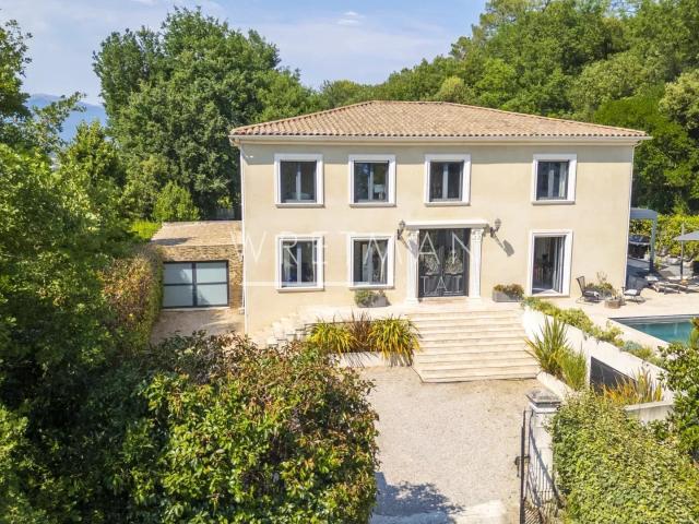 Maison 263 m²