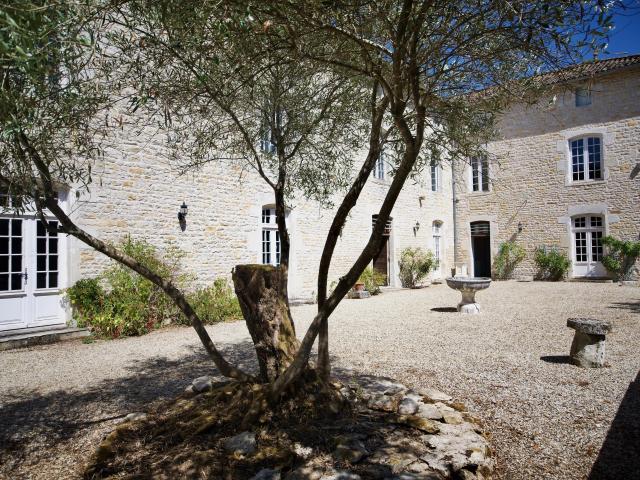 Maison 26 pièces 641 m²