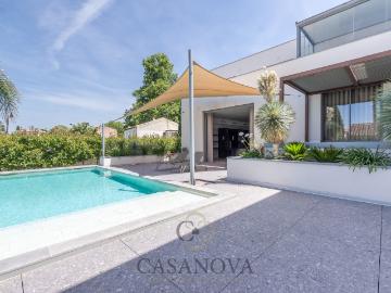 Maison, 275 m² 5 pièces, en location à Lattes 4 200 € par mois