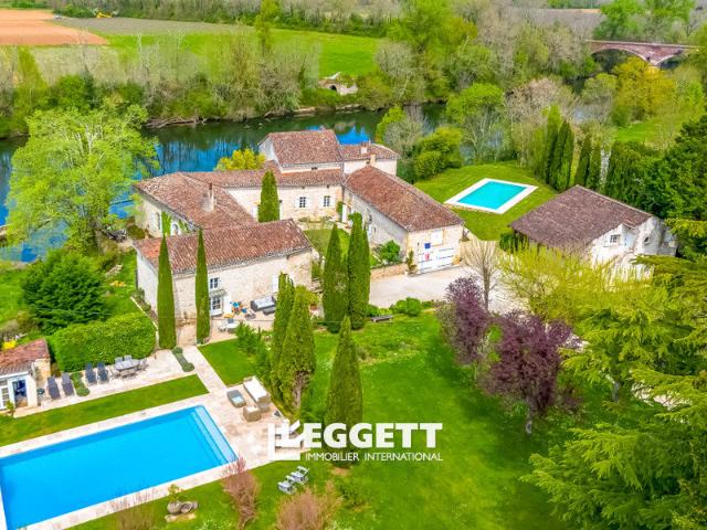 Maison 27 pièces 487 m²