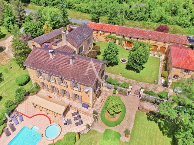 Maison 27 pièces 717 m²