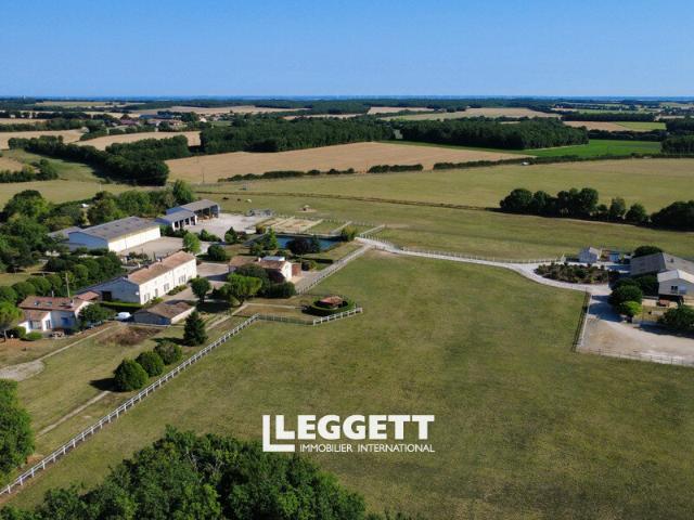 Maison 27 pièces 814 m²