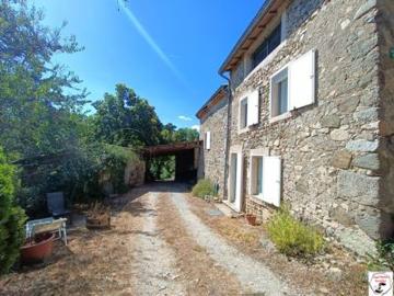 Maison en pierre 285.84m ²