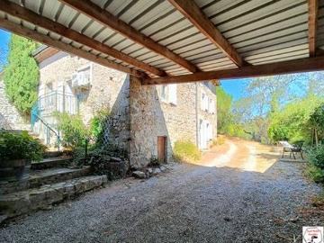 Maison en pierre 285.84m ²