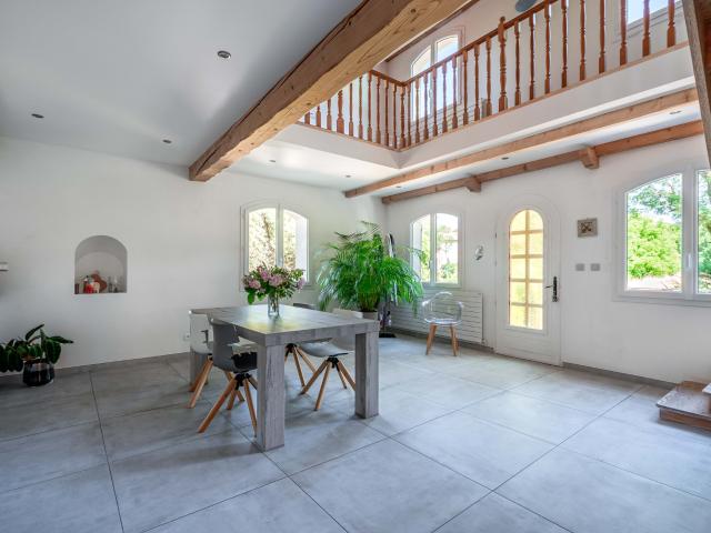 Maison 286m2 avec piscine et grand terrain Sourcieux les Mines