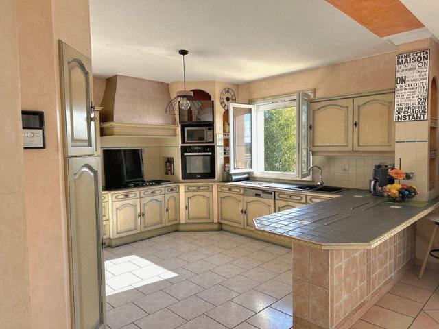 Maison 295 m2 + terrain 1500 m2 PRISSE 71