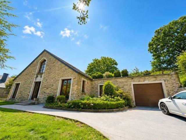 Maison 2 ch, pierres, poutres apparentes, jardin