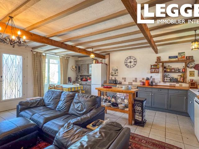 Maison 2 chambres avec garage et grand jardin dans un environnement paisible