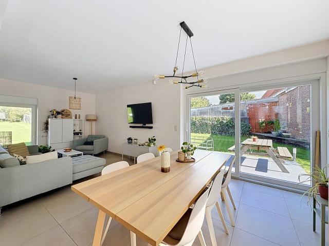 Maison 2 chambres avec jardin et garage ! Libre le 1er déce