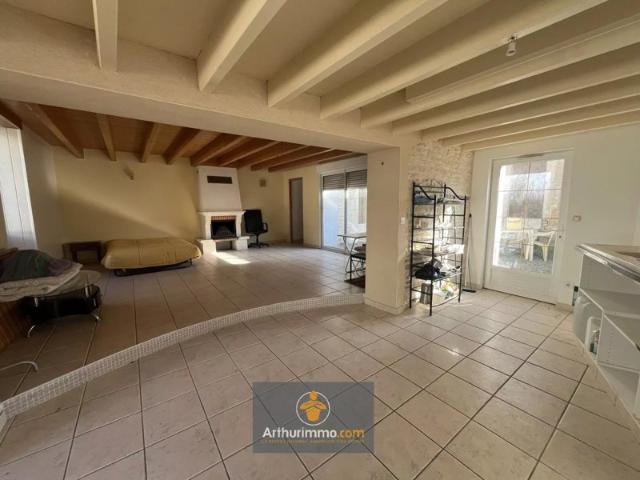 Maison 2 chambres, dépendance Arçais