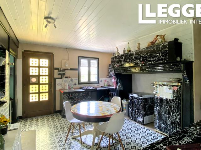 Maison 2 chambres économe en énergie avec panneaux solaires, jardin de 1 896 m² et à pied du village