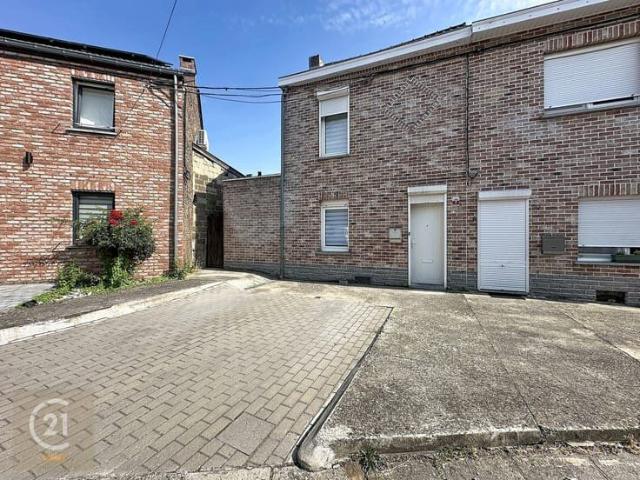 Maison 2 chambres et parking, terrasse et jardin