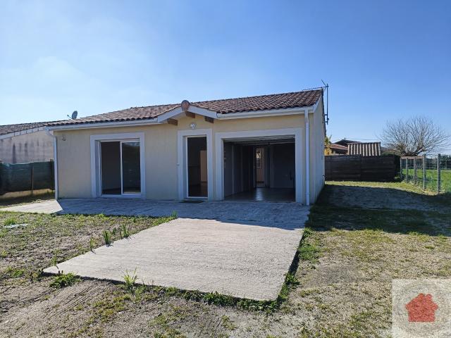 MAISON 2 CHAMBRES JARDIN ET GARAGE