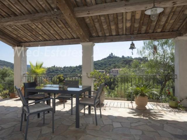 Maison 2 chambres piscinable et extension possible avec vue panoramique sur le château et village de Grimaud
