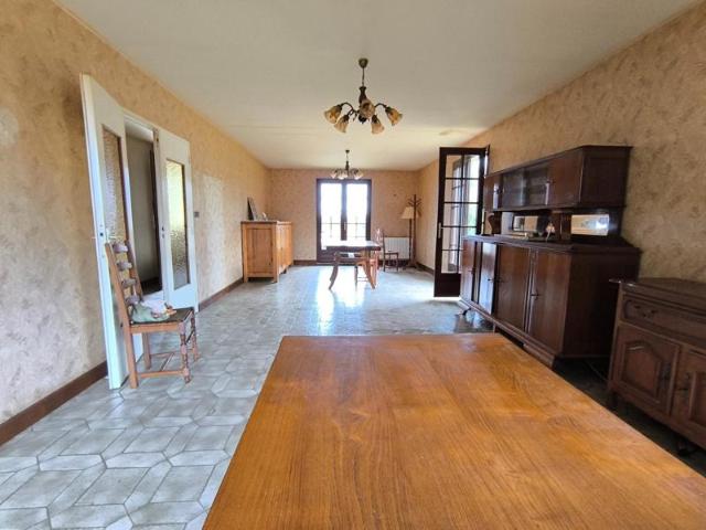 Maison 2 chambres sur 2562 m2 non cloture