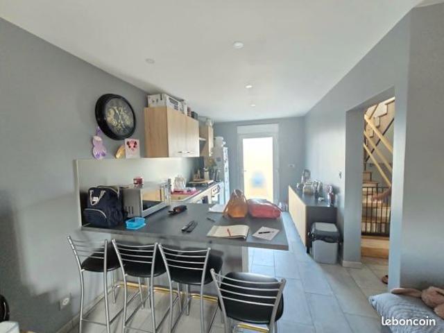 Maison 2 chambres sur sous/sol aménagé avec garage et jardin