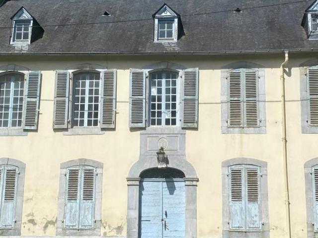 Maison 2 pièces 343 m²