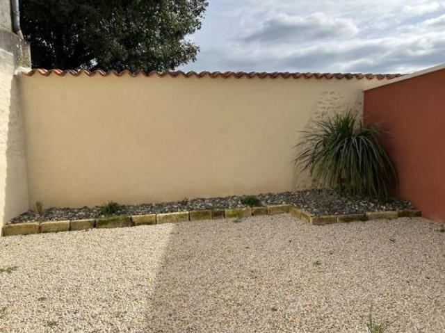 Maison 2 pièces, 45 m² à louer à Saint Julien de l'Escap 17400