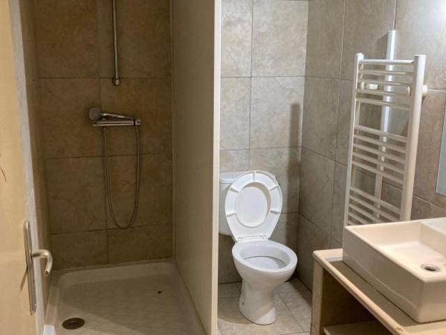 Maison 2 pièces, 58 m² à louer à Cadenet 84160