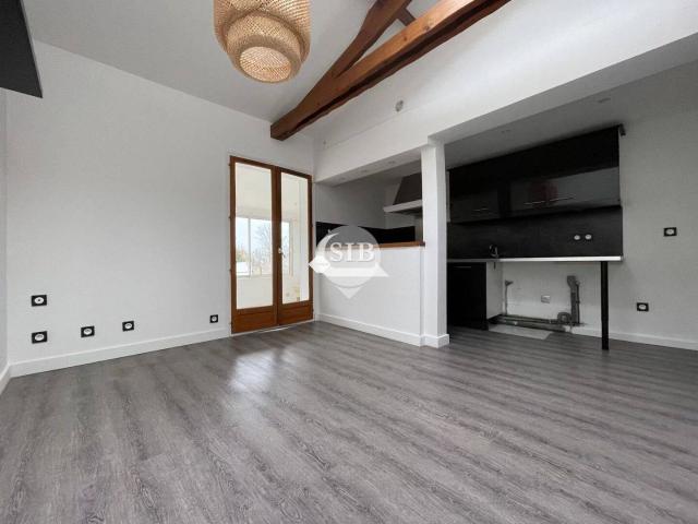 Maison 2 pièces Loyer 855 euros + 9 euros