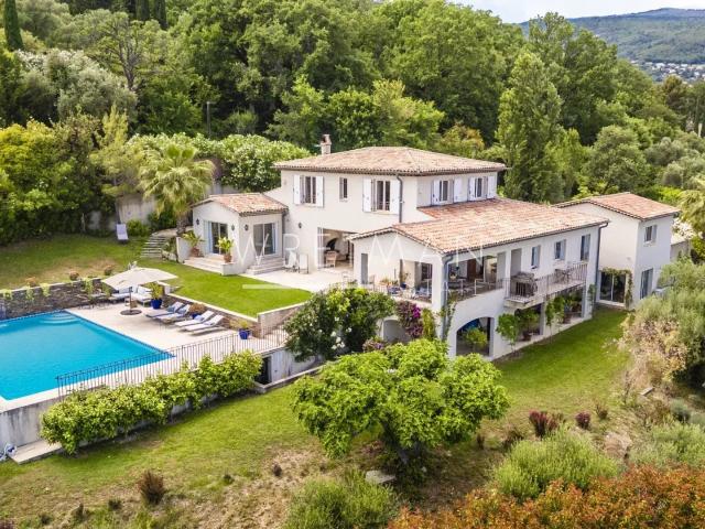 Maison 305 m²