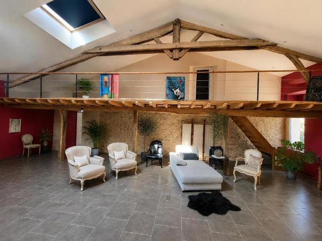 Maison 305 m²