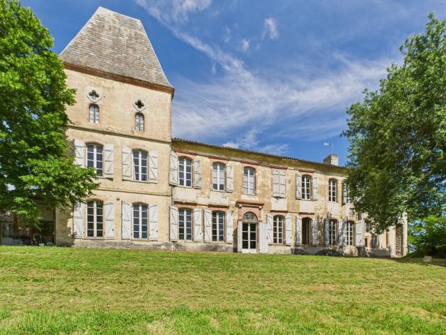 Maison 30 pièces 1 028 m²
