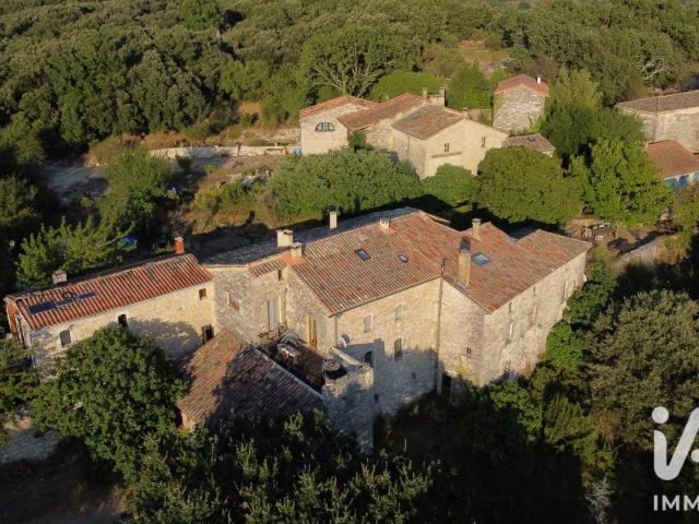 Maison 30 pièces 546 m²