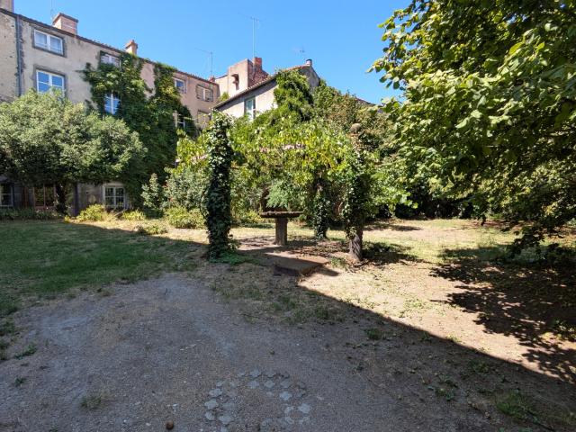 Maison 31 pièces 564 m²