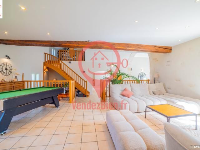 Maison 320m2 avec piscine couverte, garage et dépendance