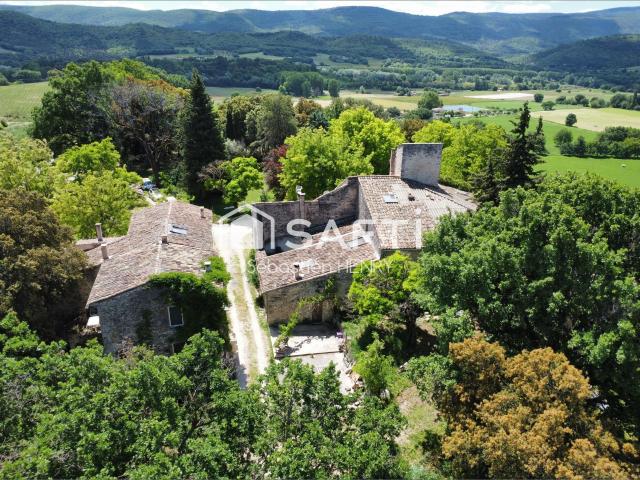 Maison 32 pièces 800 m²