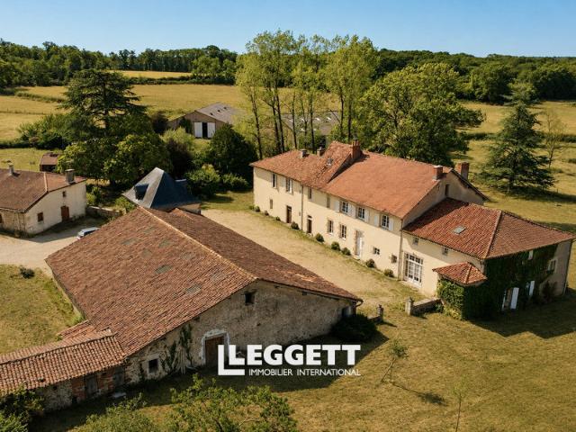 Maison 33 pièces 895 m²