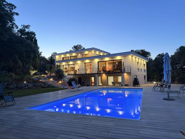 Maison 344 m²