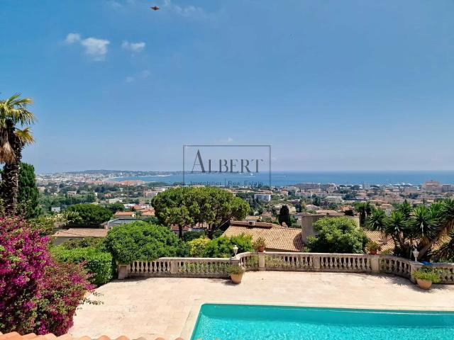 Maison 350 m²