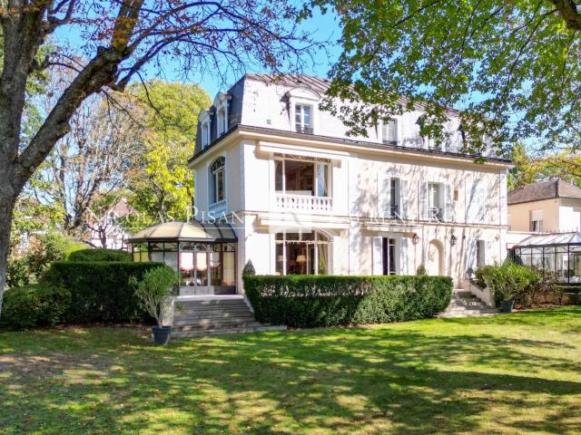 Maison 440 m²