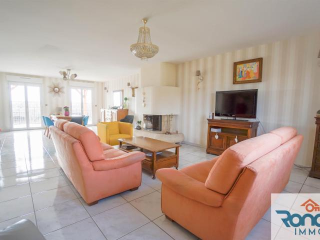 Maison 7 Pieces / 3 Chambres / Environ 189 M2 / Parcelle 337. 189m² Is sur Tille