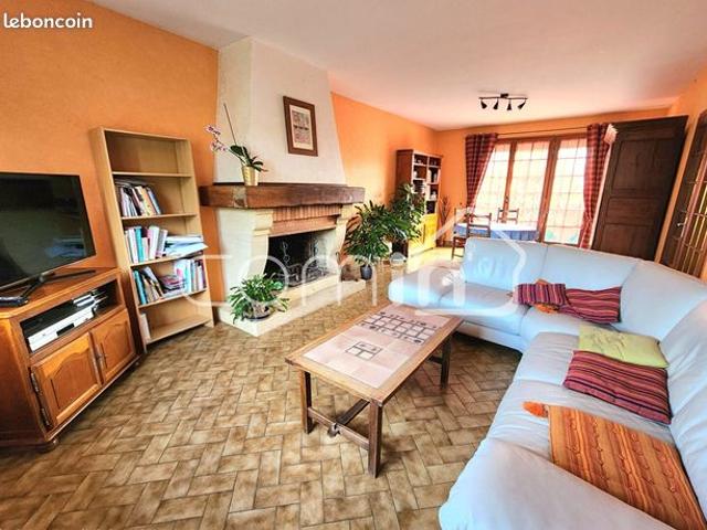 AUX PORTES D'ANGERS: MAISON LUMINEUSE ET FONCTIONNELLE DE 5 CHAMBRES SUR GRAND JARDIN ARBORÉ DE 2 900 m2