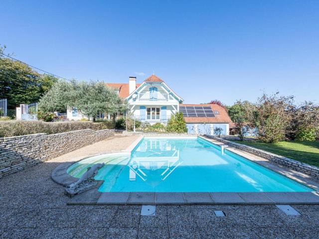 Maison 7 pièces 141 m²