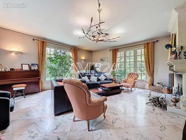 Maison 7 pièces 174 m²