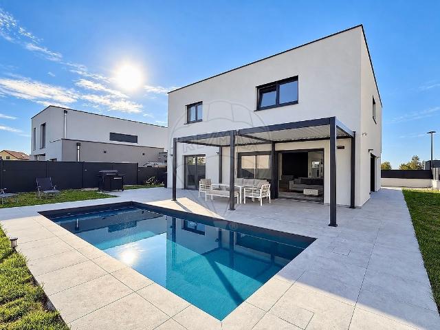 Maison 7 pièces 176 m²