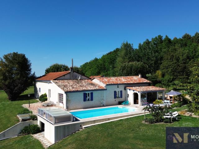 Maison 10 pièces 251 m²