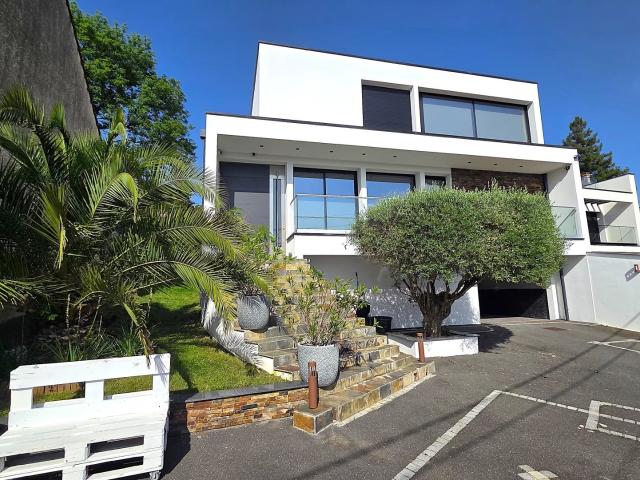 Maison 7 pièces 205 m²