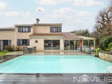 Maison 7 pièces 220 m²