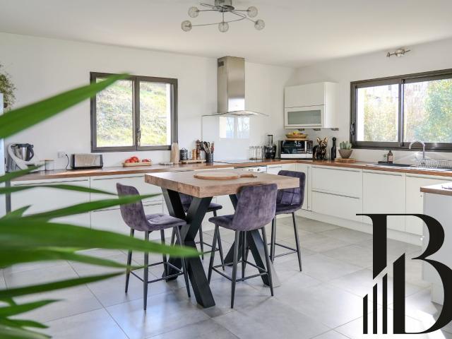 Maison 7 pièces 194 m²