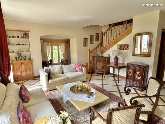 Maison 7 pièces 194 m²