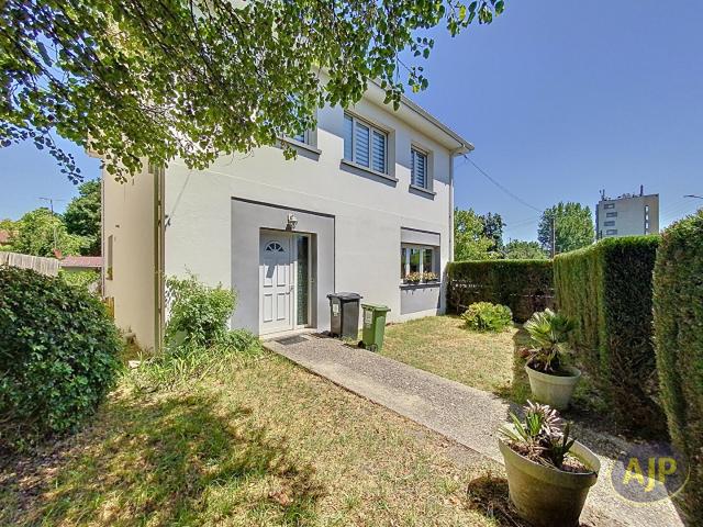 Maison 7 pièces 195 m²