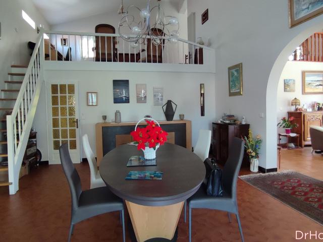Maison 7 pièces 196 m²