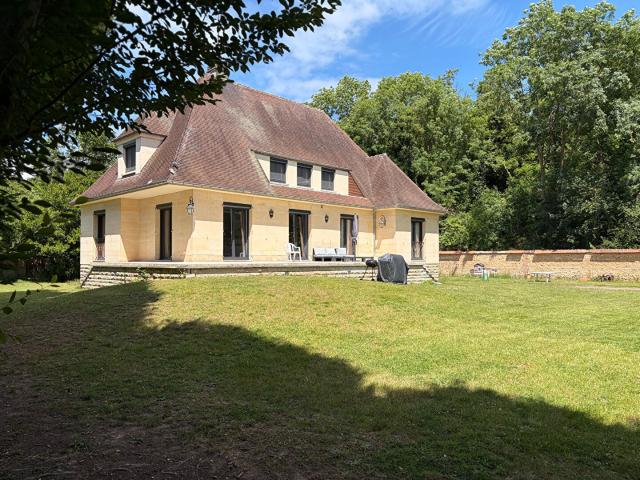 Maison 7 pièces 196 m²