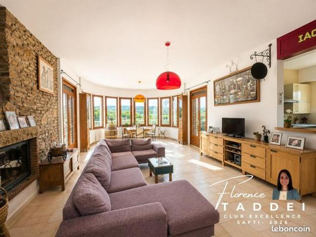 Maison 7 pièces 196 m²